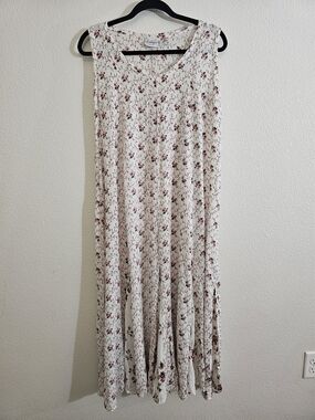 Nostalgia Sleeveless Floral Maxi Dress in Cream with Red Roses